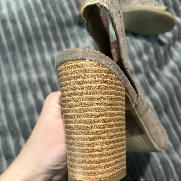 LC Lauren Conrad open toe, laser cut detail heels - Picture 3 of 8